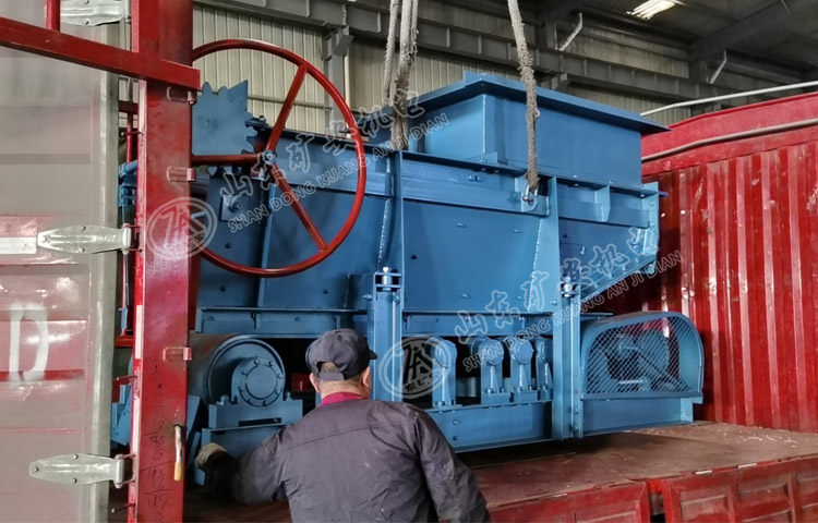 山東礦安機(jī)電甲帶給煤機(jī)裝車(chē)發(fā)貨